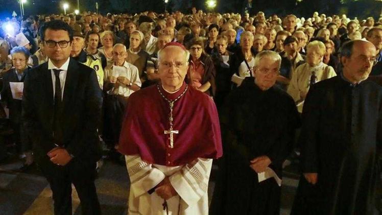 Il vescovo Beniamino Pizziol al pellegrinaggio di ieri, accanto a lui il sindaco Francesco Rucco. COLORFOTO