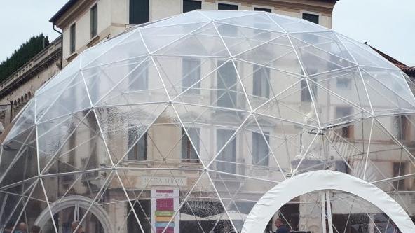 La sfera allestita in piazza Libertà per la Scuola digitale  