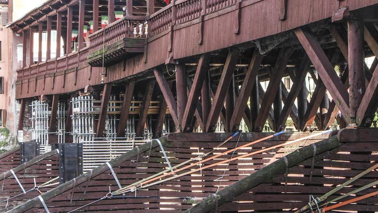 Le stilate del ponte oggetto dei lavori