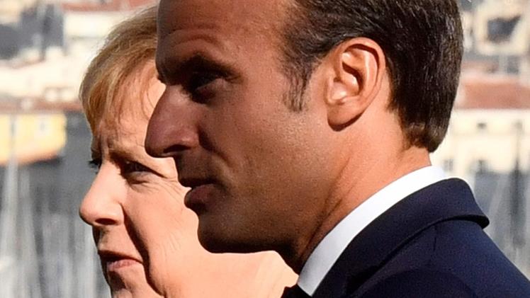 Emmanuel Macron nel giorno del funerale di Charles Aznavour. In questo momento il presidente francese si propone come rappresentante dei valori europeisti che sono invece contestati dai movimenti sovranisti. LUDOVIC MARIN/AFP) Prima con Macron c’era la Merkel ma ora è indebolita. C. SIMON/AFP