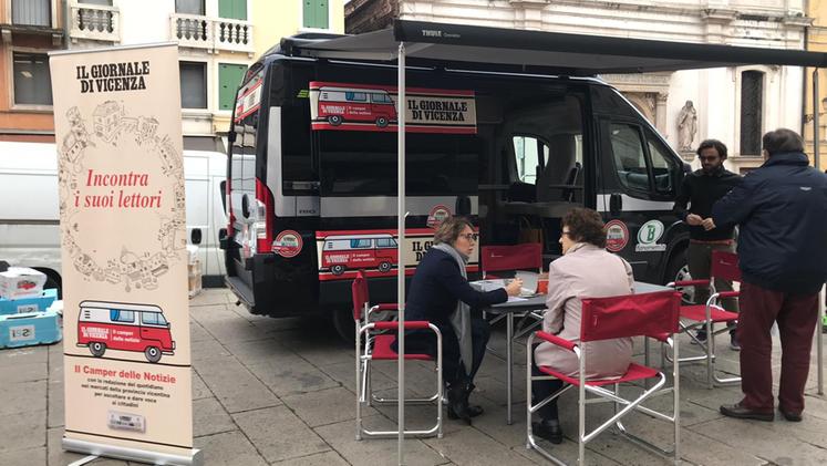 Il Camper delle Notizie in piazza dei Signori a Vicenza