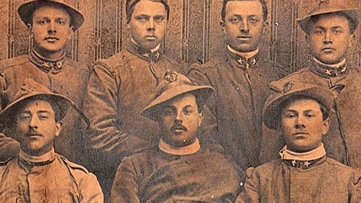 L’alpino Silvio Nicolato con il gruppo di commilitoni durante la prigionia in Germania.  M.G.I commilitoni dell’alpino Nicolato durante la Grande Guerra. M.G. 