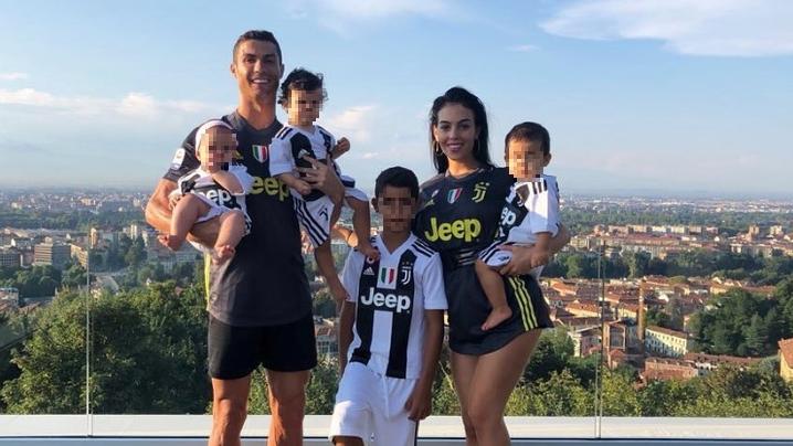 La famiglia Ronaldo in maglia Juventus: al centro "Cristianinho"