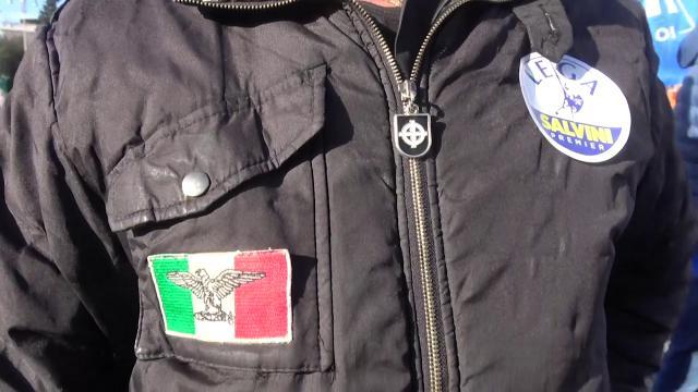 "Ho scelto di mettere questa giacca per orgoglio, perché Matteo Salvini è quello che si avvicina di più al Duce. Tra Lega e partito fascista l’unica differenza è il nome". Così un militante leghista arrivando alla manifestazione della Lega in Piazza del Popolo a Romadi Cristina Pantaleoni e Marco Billeci