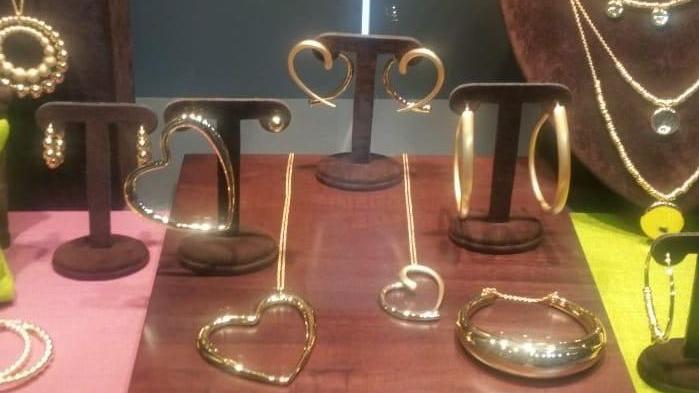 I gioielli della Galvanotec, commercializzati attraverso il marchio Orosoffiato, in vendita in fiera