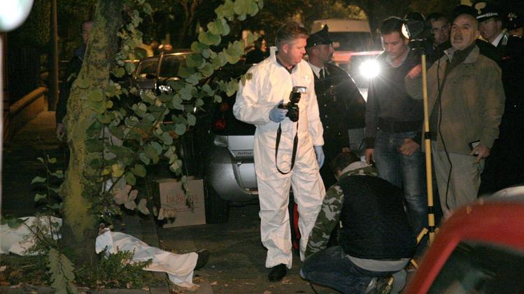 I rilievi della scientifica dopo l'omicidio avvenuto nel 2013 in via Todeschini. ARCHIVIO