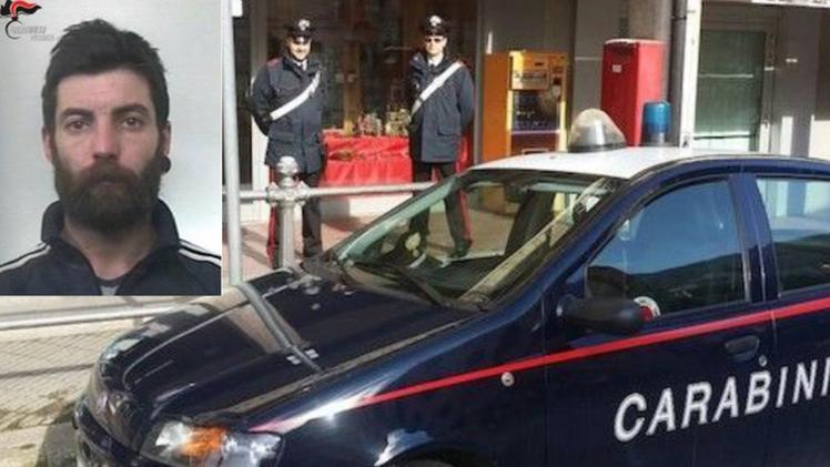 Carabinieri di Valdagno e l'arrestato Simone Piu.