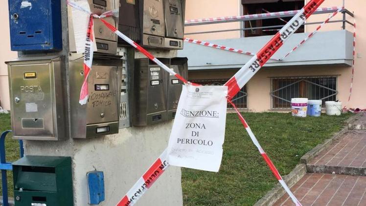 Il condominio di via Cividale dove è scoppiato l’incendioIeri è scattata ufficialmente l’ordinanza di inagibilità