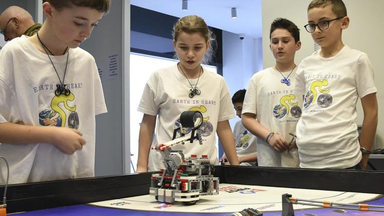 L’Arzignano robotic team rappresenterà il Vicentino alla finale della “First Lego league”.  TROGUUna fase di “allenamento” per le missioni del rover nello spazio.  TROGU