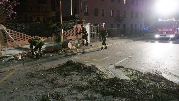 Pompieri in viale d'Alviano (COLORFOTO)