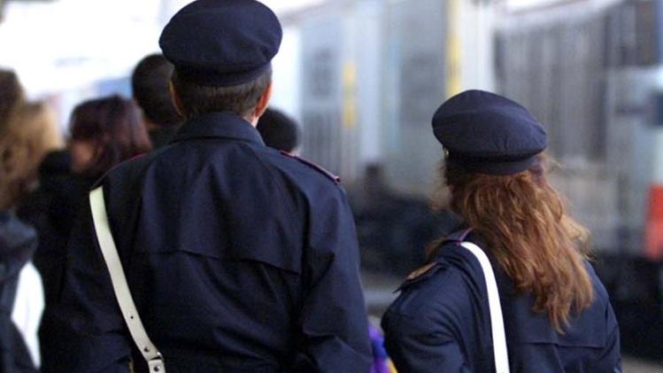 La giovane è stata soccorsa dalla polizia ferroviaria e dal Suem