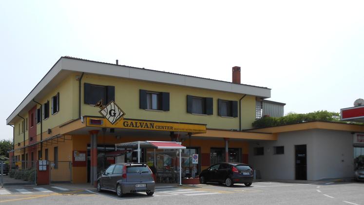 La sede della ditta "Galvan Mario srl", dove sarebbero stati compiuti gli abusi edilizi. ARCHIVIO