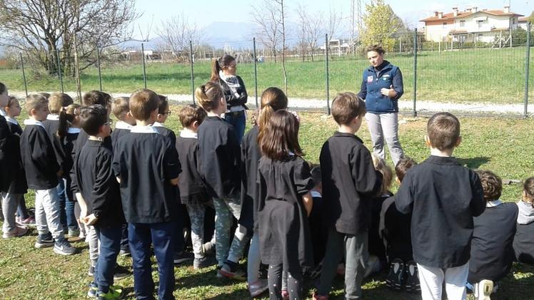 Il gruppo di volontari che hanno preso parte alla giornata ecologicaGli alunni della  elementare di Centrale alla Festa degli Alberi. S.D.M.