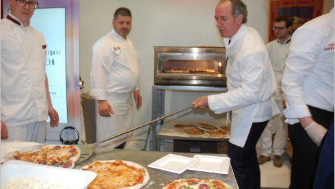 Zaia sforna la pizza con Miozzo a Vinitaly