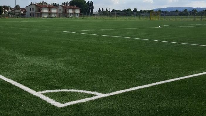 Il nuovo campo dal calcio in erba sintetica. FOTO MARINI