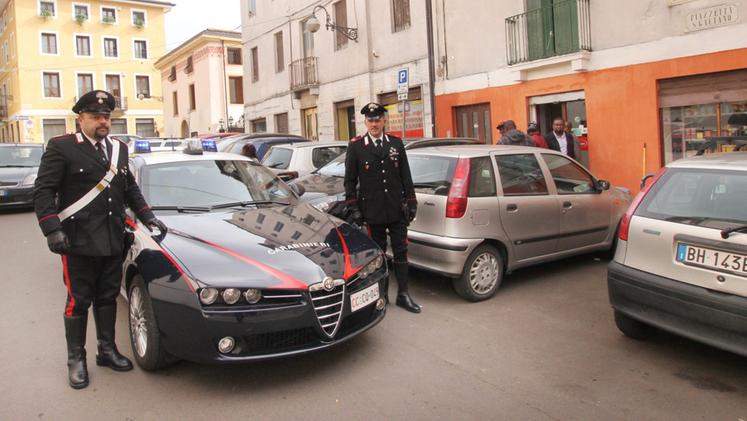 I carabinieri in piazzetta San Gaetano. Foto Studio Stella