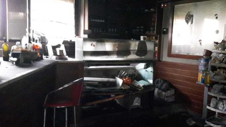 La zona interna del bar Energy andata a fuoco a causa del lancio di molotov la scorsa notte.  FADDA