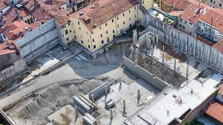 Un’immagine aerea del cantiere del polo Santa Chiara FOTO CECCON