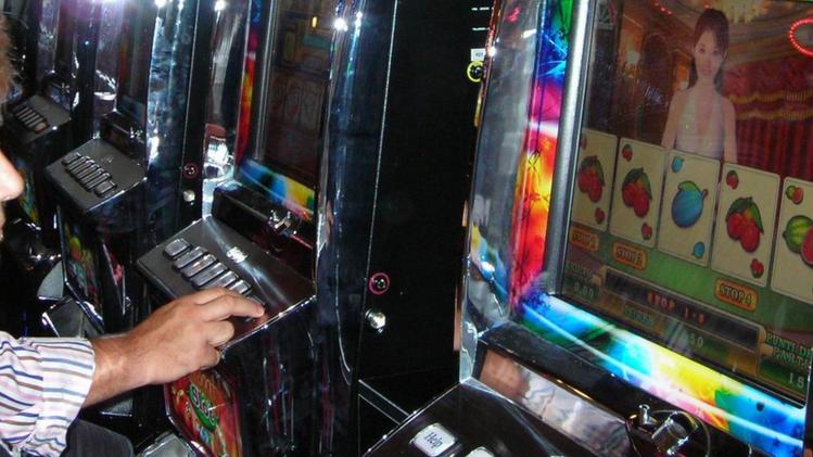 Slot machine in un locale. (Foto Archivio)