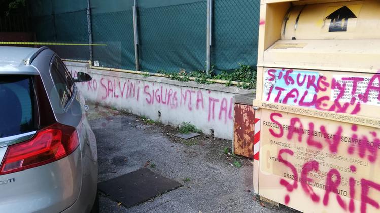 Le scritte anti-Lega e anti-Salvini a Schio