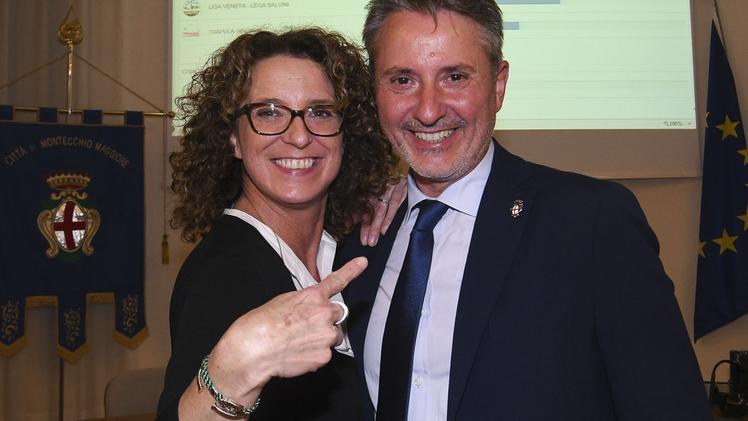 L’ex sindaco Milena Cecchetto con il nuovo primo cittadino Gianfranco Trapula.FOTO TROGU