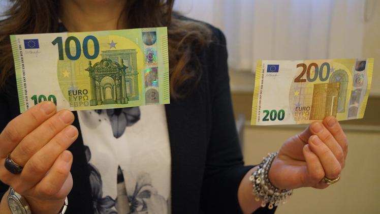 Le due nuove banconote da 100 e 200 euro presentate dalla Banca d’Italia nei giorni scorsi