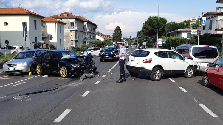 L'incidente in via Rovereto ha coinvolto quattro veicoli