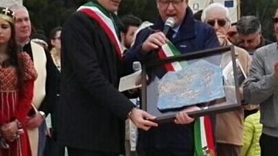 Antonio Potenza, sindaco di Apricena, con Carlo Dalla Pozza. ARCHIVIO