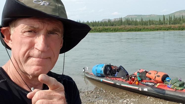 Beppe Faresin, 66 anni, con il suo kayak