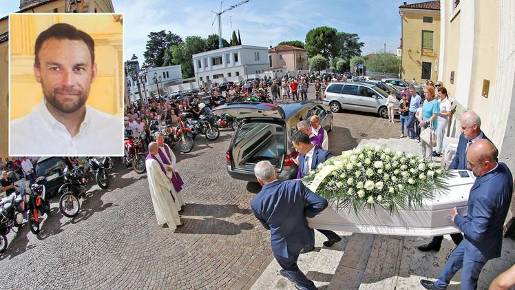 I funerali di Luciano "Ciano" Cavedon, 49 anni. FOTO CISCATO