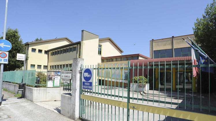 Anche la scuola media Marco Polo è stata oggetto di interventi per la sicurezza durante l’estate.  FOTO TROGUIl Comune ha previsto lavori anche alla scuola primaria Zanella.  TROGU