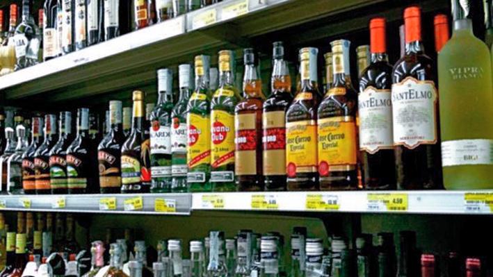 Il reparto liquori al supermercato