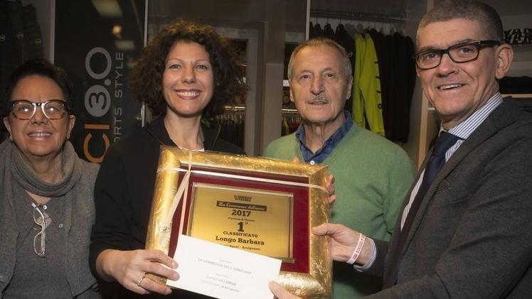 La vincitrice della passata edizione premiata dal direttore del Giornale di Vicenza Luca Ancetti