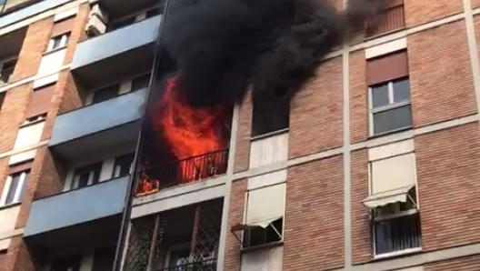 L'incendio in viale Milano