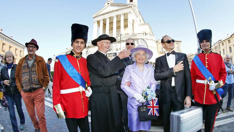 La presentazione del “British day” 2019.  FOTOSERVIZIO DONOVAN CISCATORegina Elisabetta con guardie reali in piazza Rossi