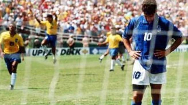 Roberto Baggio dopo il rigore fallito nella finale mondiale contro il Brasile