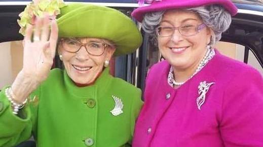 Maria e Debora Piantella vestite da reali britanniche