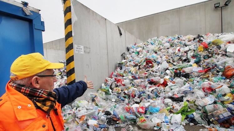 Vettovaglie biodegradabili in una campagna nazionaleCumuli di rifiuti all’impianto di termovalorizzazione di Ca’ Capretta