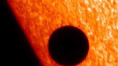 Il transito del piccolo Mercurio davanti al Sole si ripeterà solamente il 13 novembre del 2032