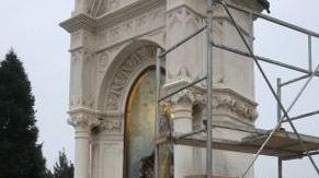 Il capitello della Madonna durante le fasi di restauro. MAGNARELLO