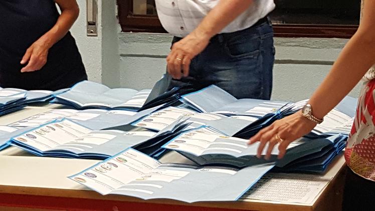 La conta delle schede elettorali in un’immagine di repertorio: a Breganze dovrà essere rifatta