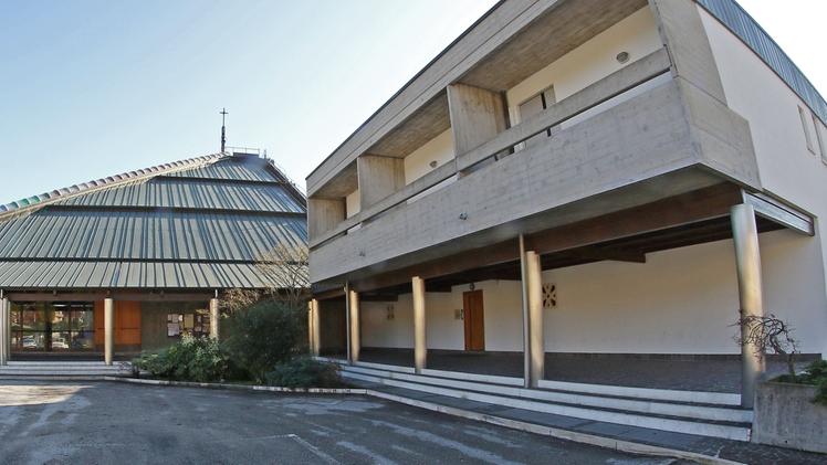 L’accesso all’edificioLa canonica di S. Croce, dove ora risiedono i sacerdoti. FOTO CISCATO