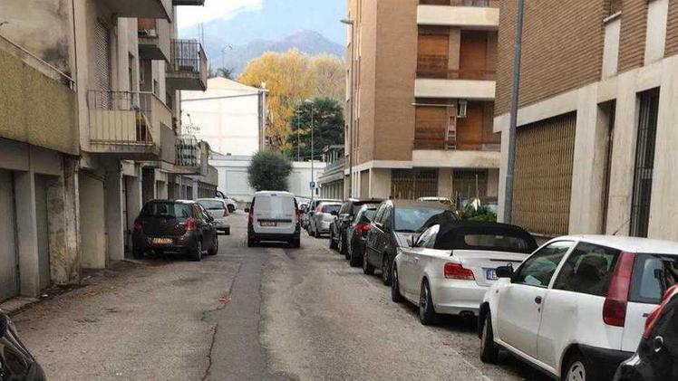 Il parcheggio libero e conteso di via dei Castellani.  R.T.
