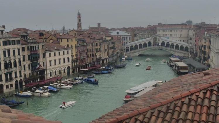 Venezia “grigia” nei giorni dell'“acqua granda”: calo di prenotazioni