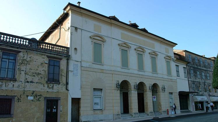 L’interno del teatro ora abbandonatoIl teatro Astra in viale dei Martiri è chiuso da dieci anni FOTOSERVIZIO  CECCON