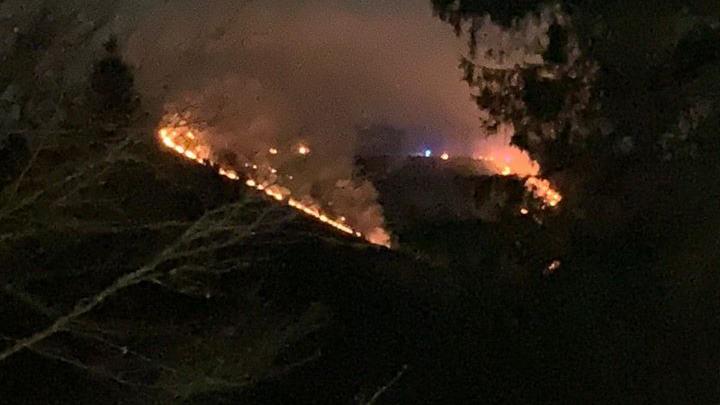 Le fiamme sul Monte Grappa (foto Jessica Lopresti)
