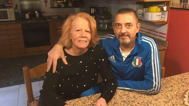 Marisa Longo, 70 anni, con il figlio Diego Bonato, 51, nella cucina di casa ad Alte di Montecchio