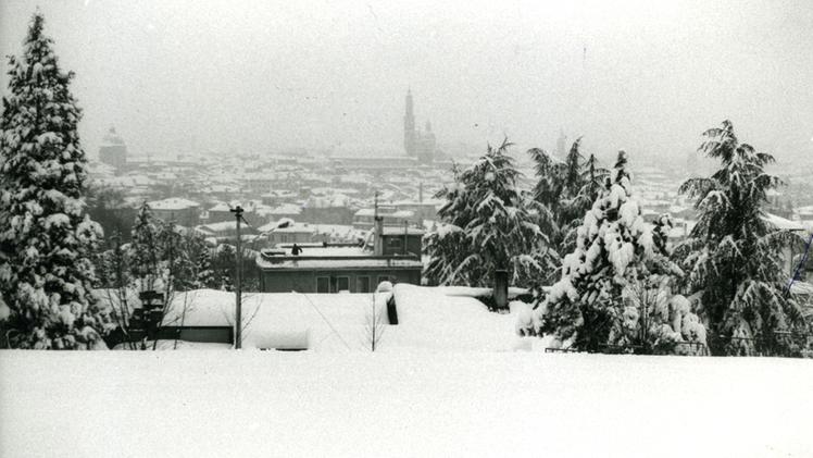 Scorcio di una suggestiva Vicenza imbiancata vista da Monte Berico dopo la nevicata “del secolo” del 15 gennaio 1985