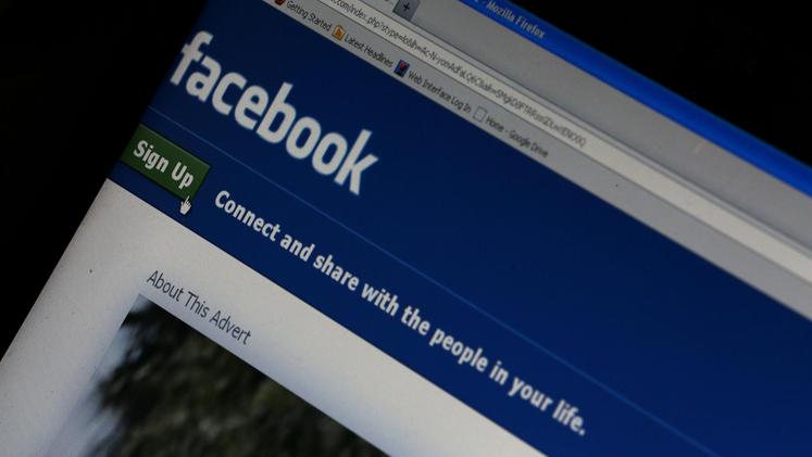 Gli insulti su Facebook sono costati caro a dieci persone