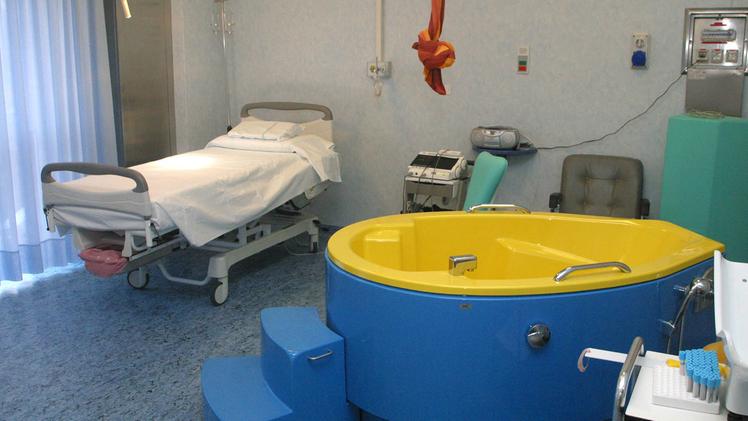 A breve nel reparto del San Lorenzo sarà disponibile una nuova vasca per il travaglio in acqua.  ARCHIVIONel reparto lavora personale qualificato per l’assistenza alle partorienti